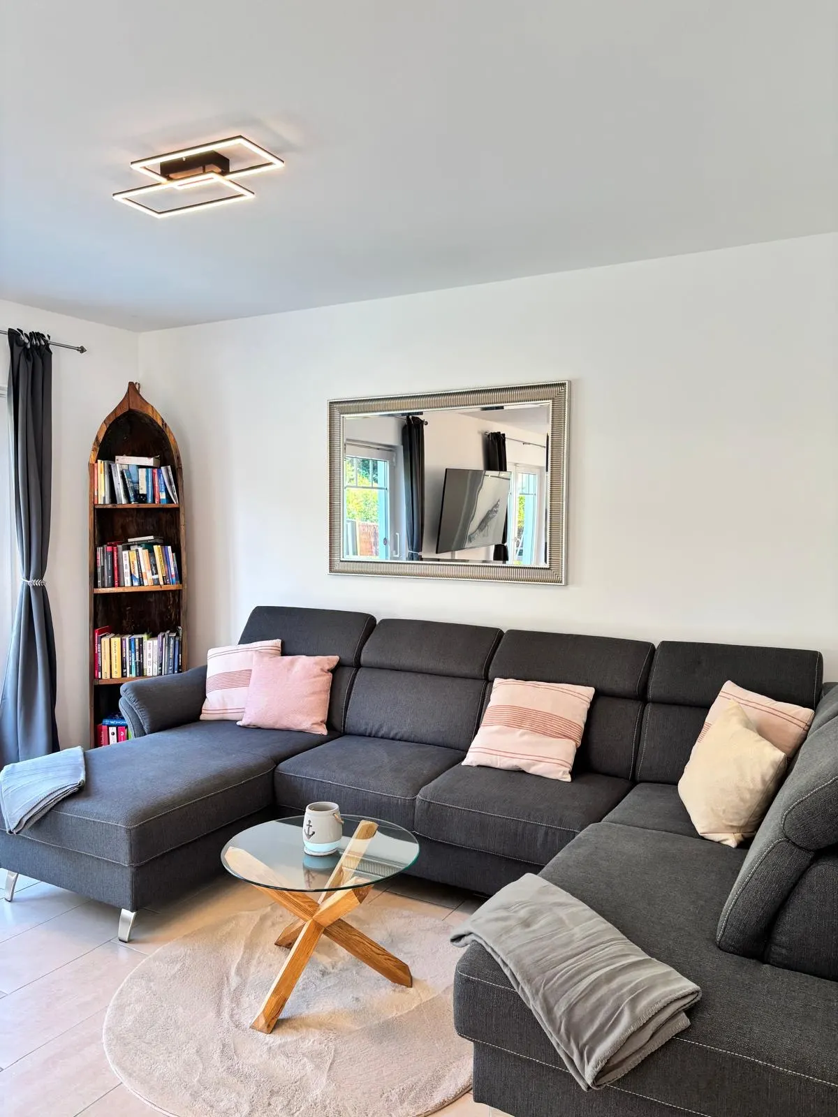 Wohnzimmer mit Sofa